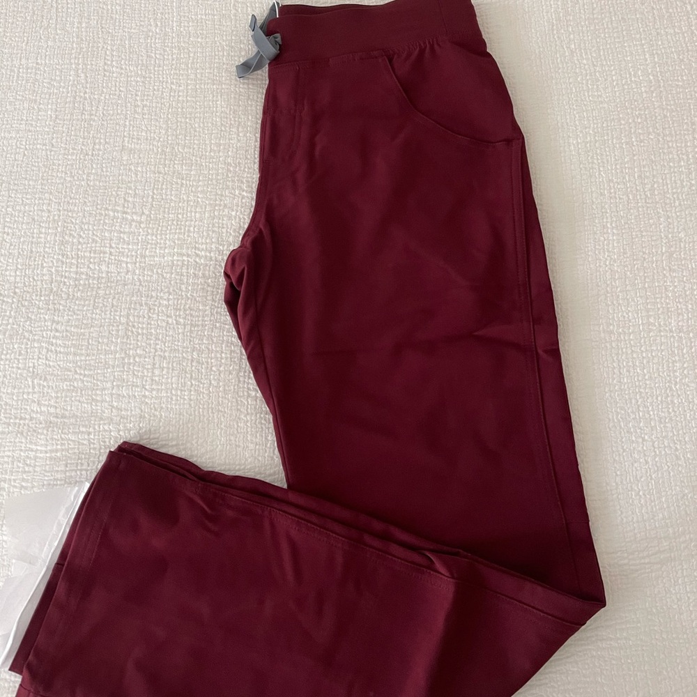 Figs KADE bottoms in size Sm NWT